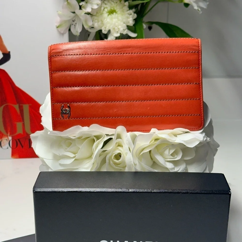 🔥🔥🔥Chanel Vintage Orange Red Leather Wallet + Box + COA